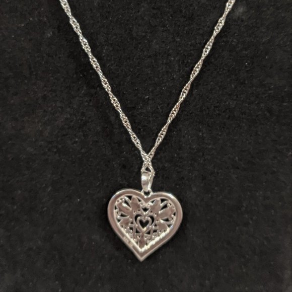 Filigree Heart Pendant - Picture 4 of 4